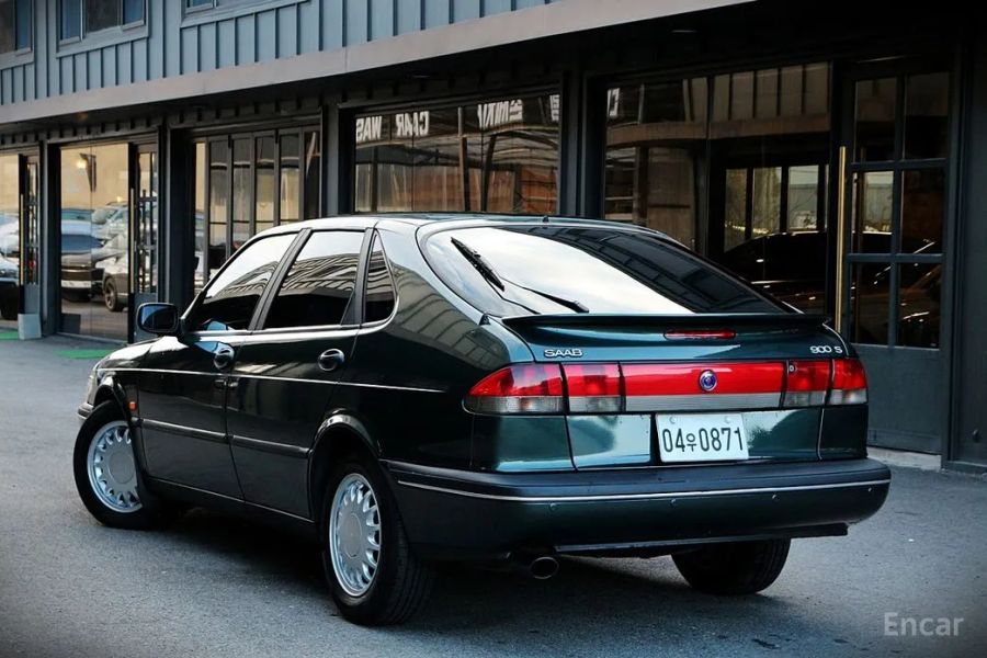 Saab 900