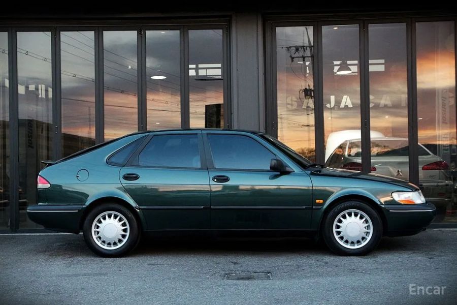 Saab 900
