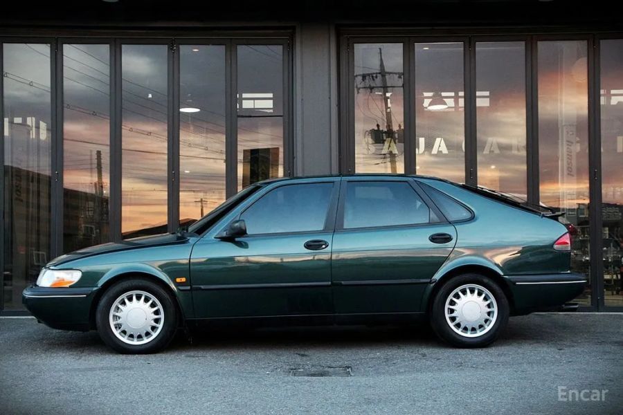 Saab 900