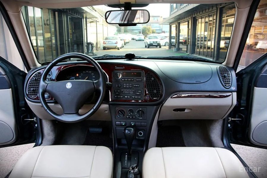 Saab 900