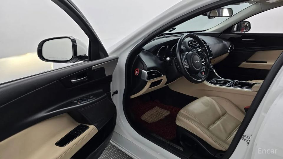 Jaguar XE
