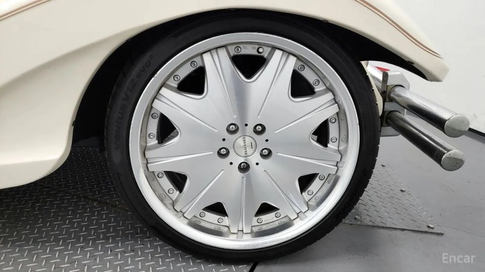 Mitsuoka Le-seyde
