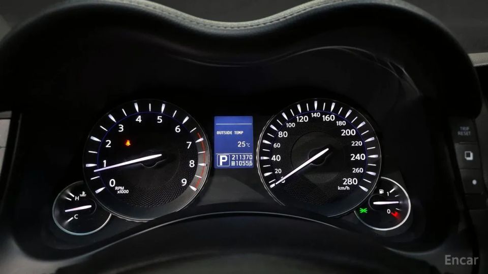 Infiniti M