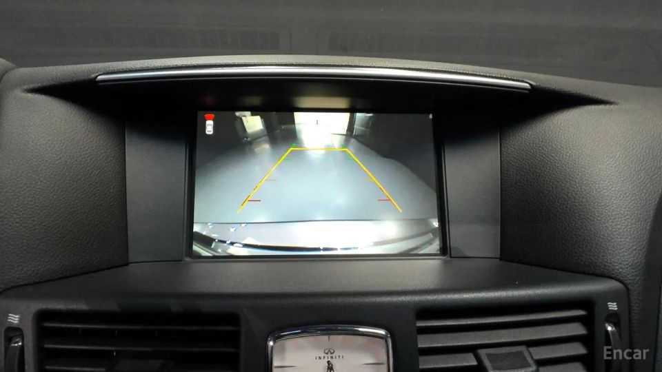 Infiniti M