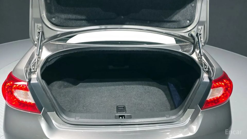 Infiniti M