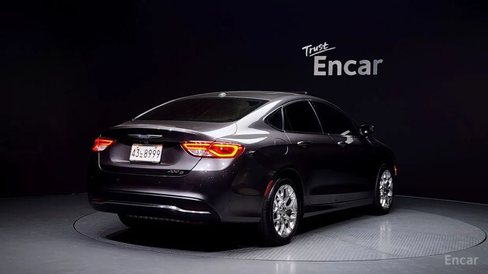 Chrysler 200