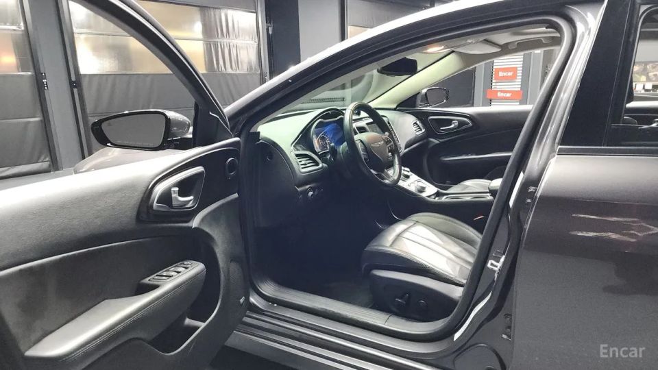 Chrysler 200