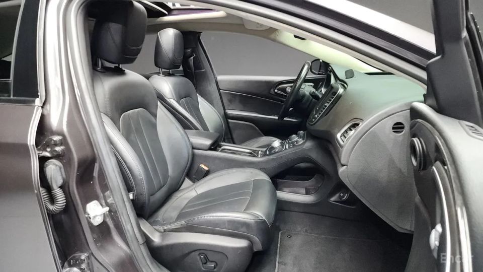 Chrysler 200