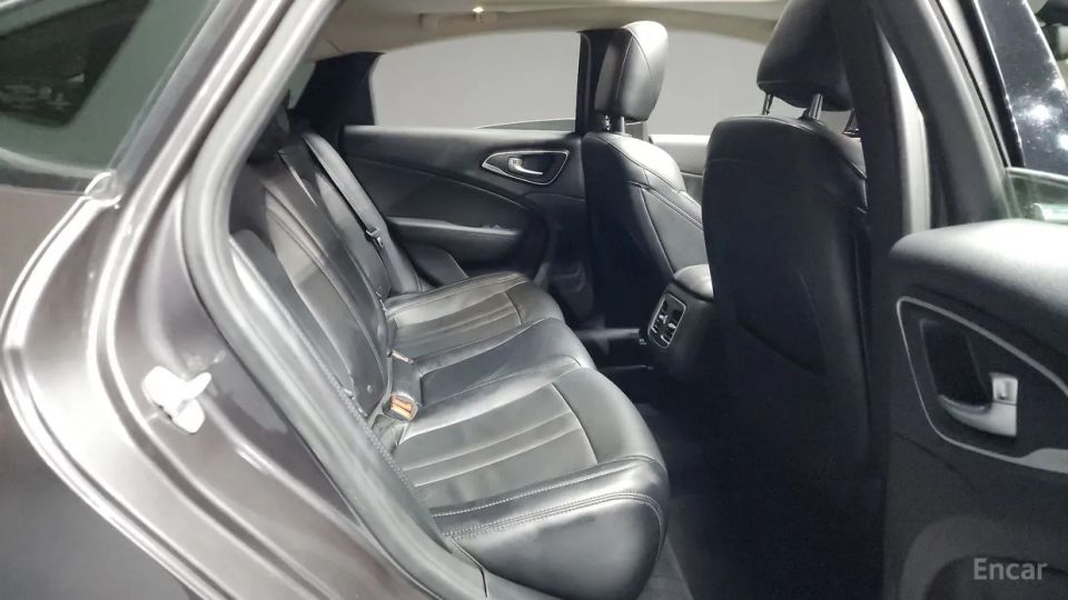 Chrysler 200