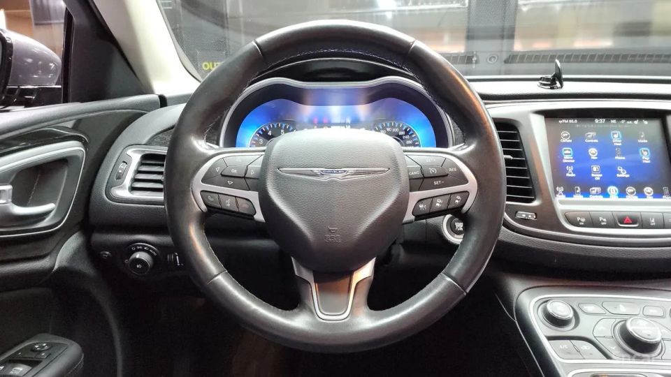 Chrysler 200