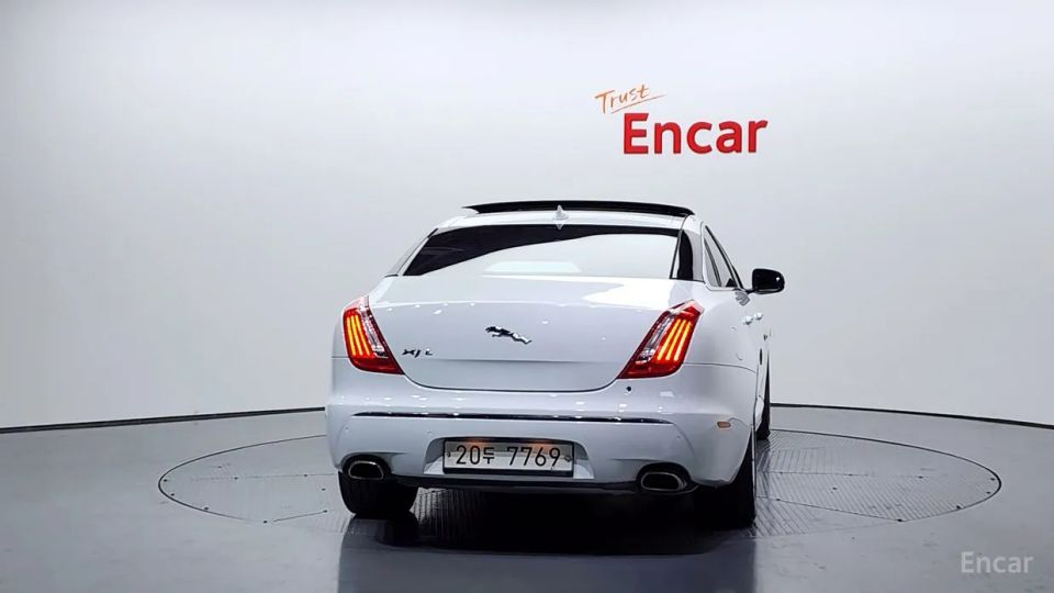 Jaguar XJ