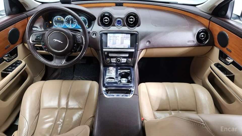 Jaguar XJ