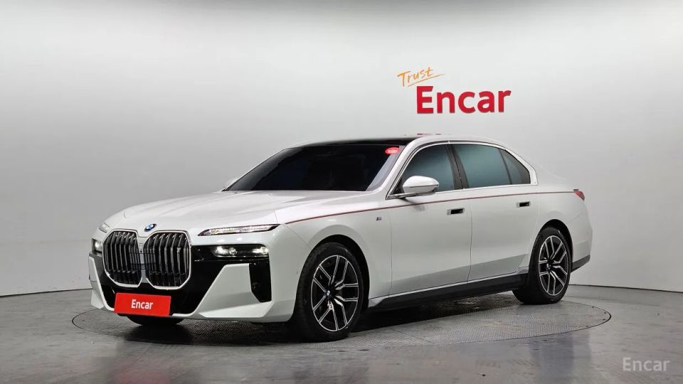 BMW i7
