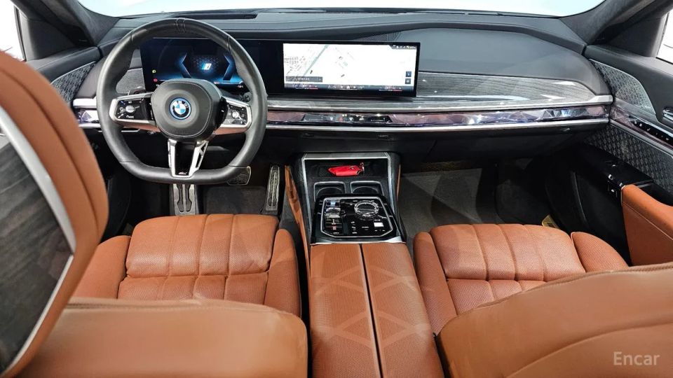 BMW i7