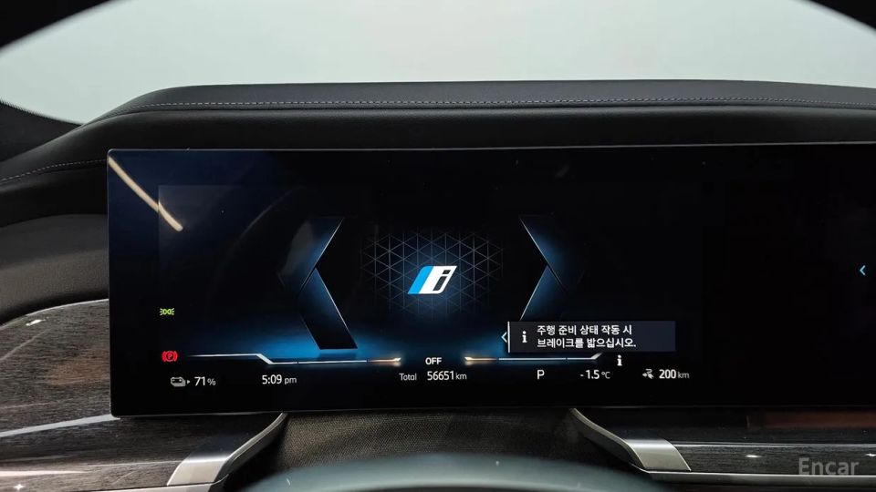 BMW i7
