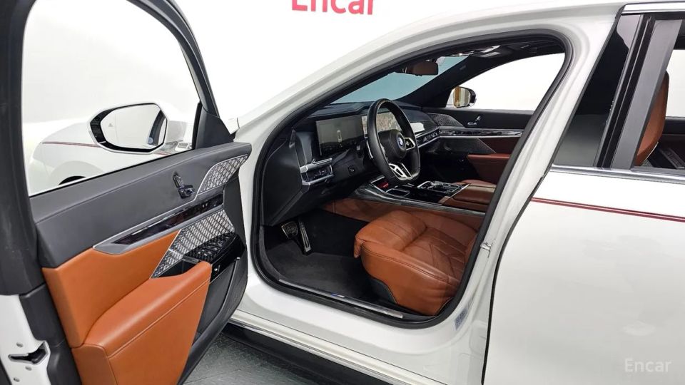 BMW i7