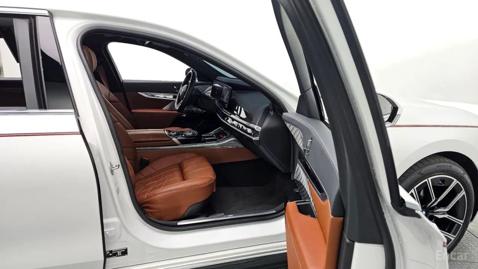 BMW i7