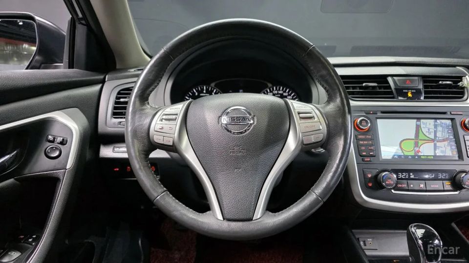 Nissan altima