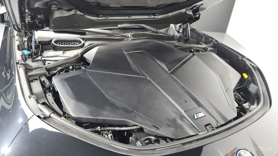 BMW i7
