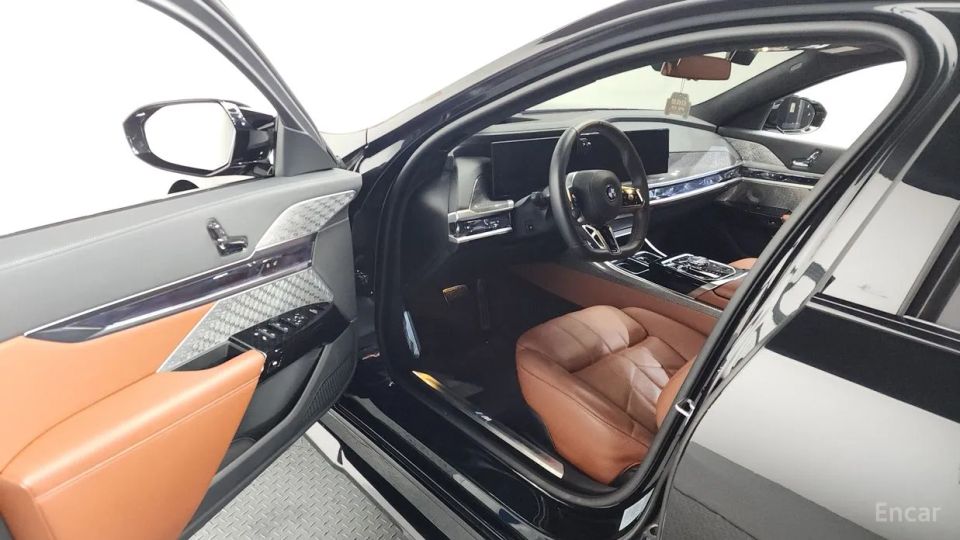 BMW i7