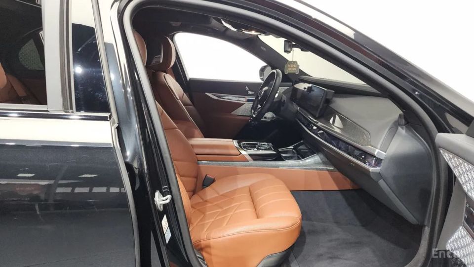 BMW i7
