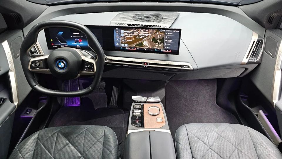 BMW ix