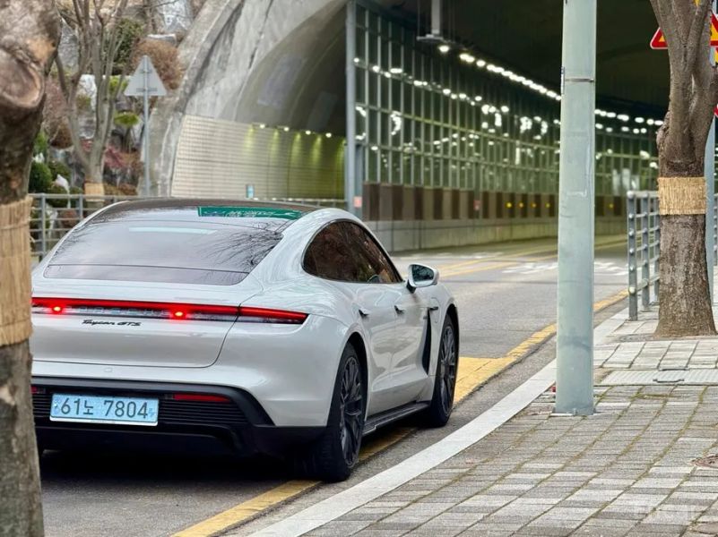 Porsche Taycan