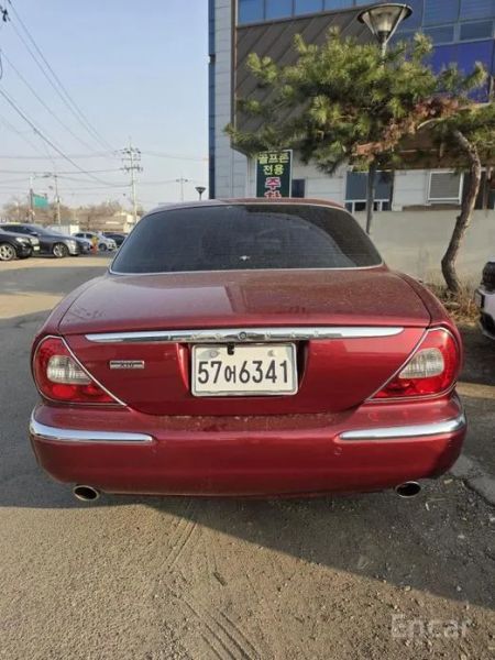Jaguar XJ-6