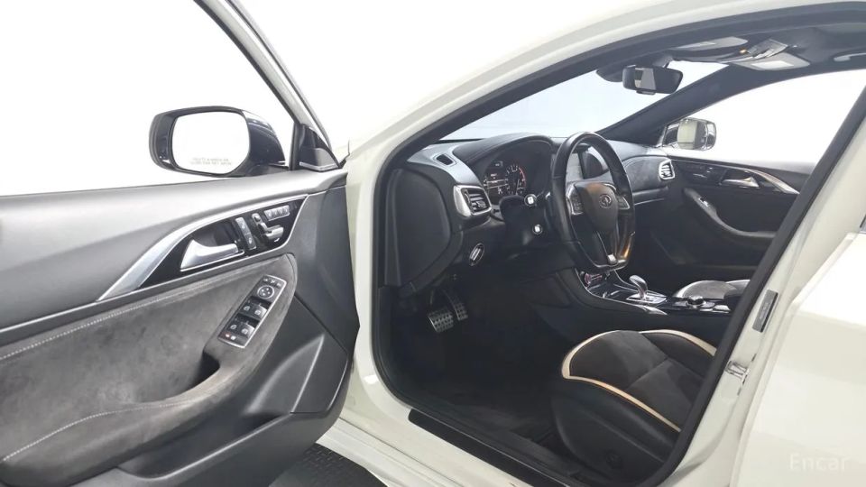 Infiniti Q30