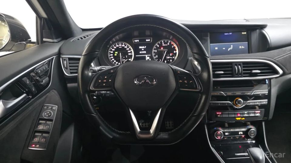 Infiniti Q30