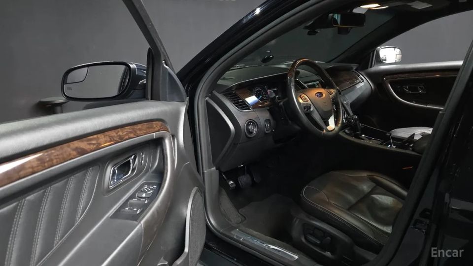 Ford Taurus