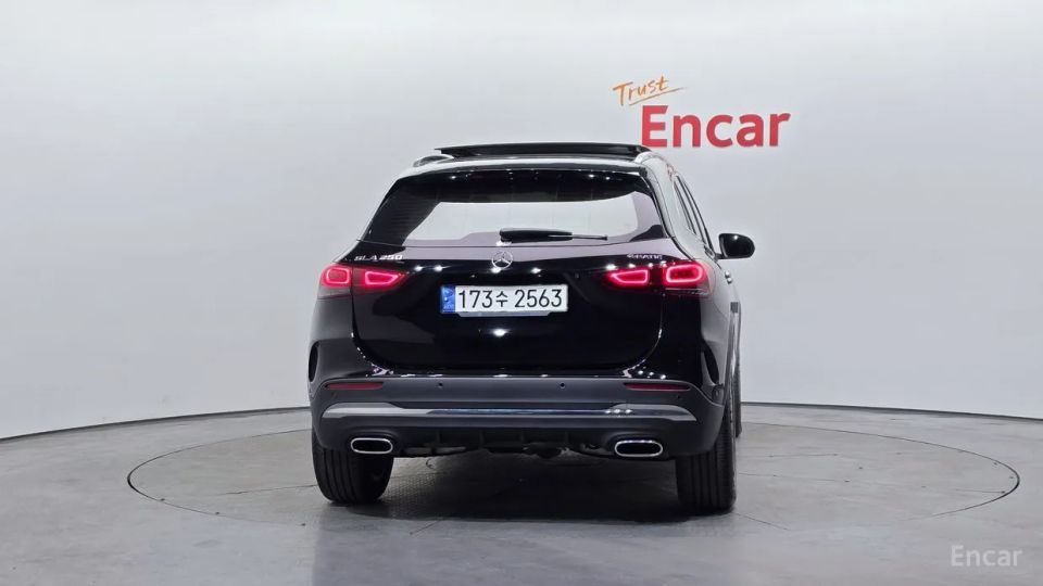 Mercedes-Benz GLA-Class