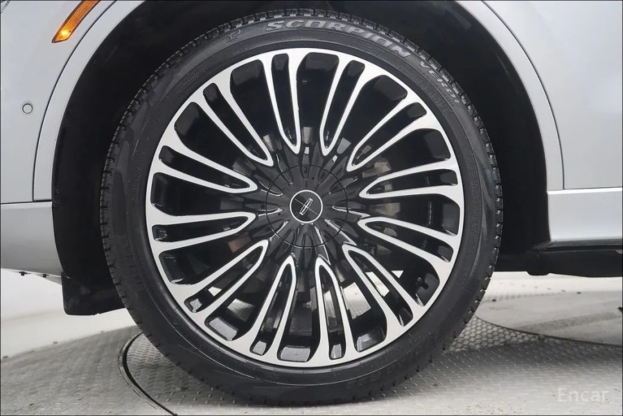 Lincoln Aviator