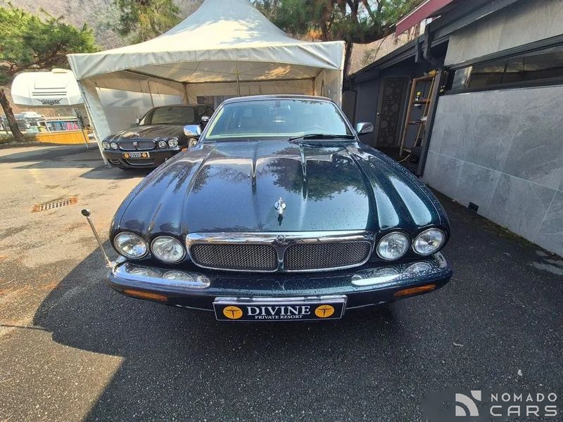 Jaguar XJ-8