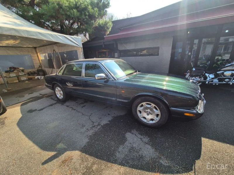 Jaguar XJ-8