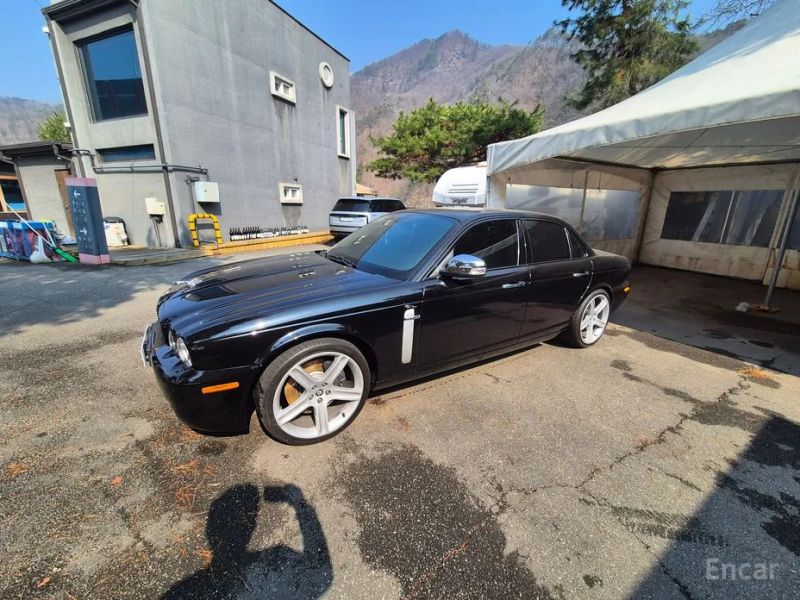 Jaguar XJR
