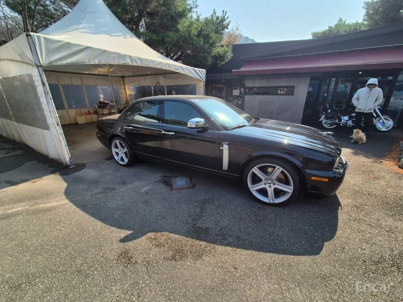 Jaguar XJR