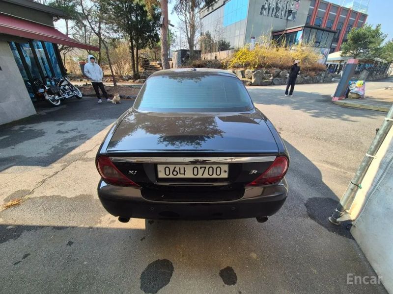 Jaguar XJR