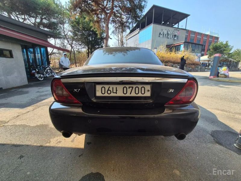 Jaguar XJR