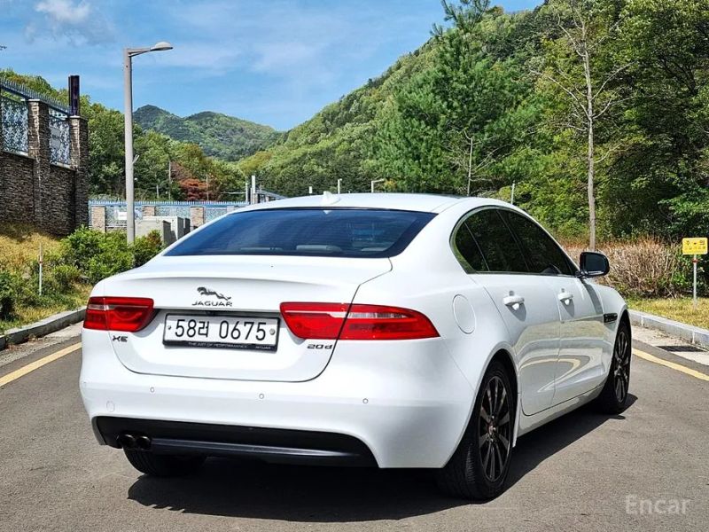 Jaguar XE