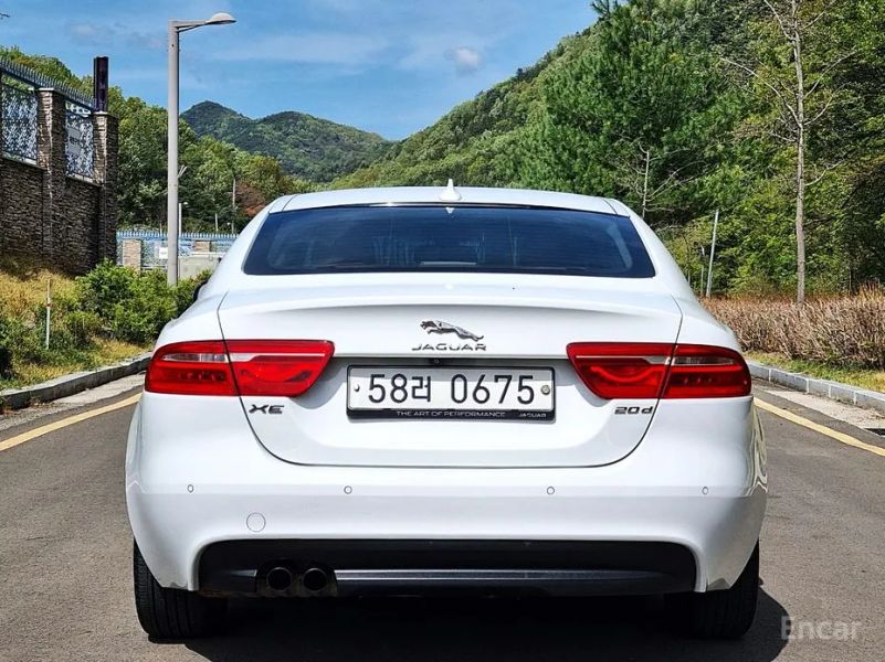 Jaguar XE