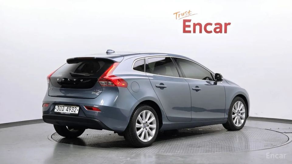 Volvo V40