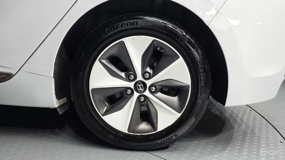 Hyundai Ioniq