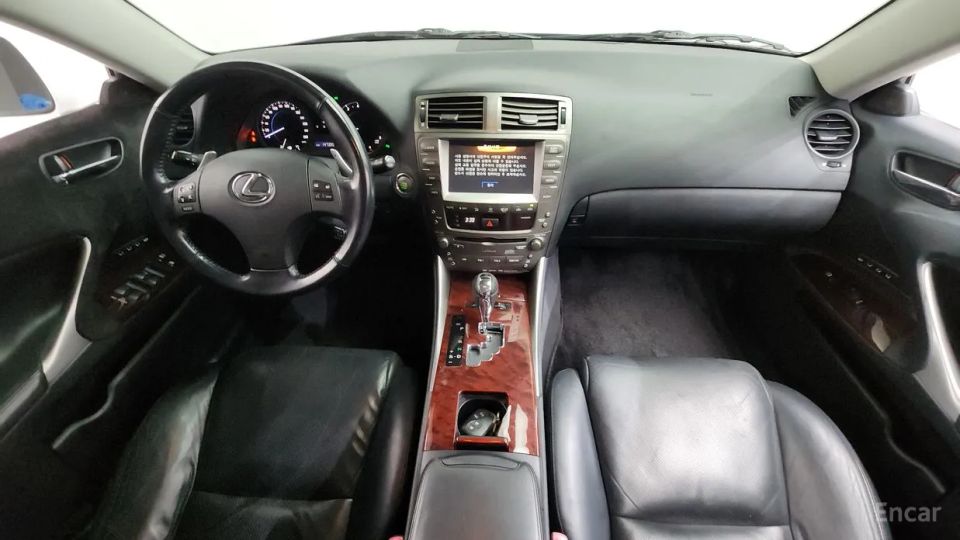 Lexus IS