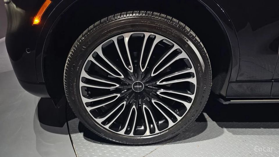 Lincoln Aviator
