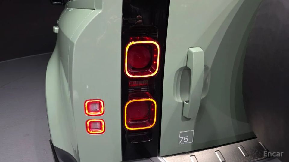 Land Rover Defender