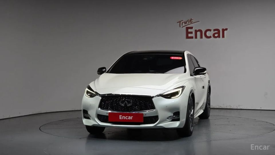 Infiniti Q30