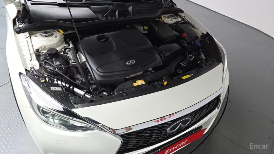 Infiniti Q30