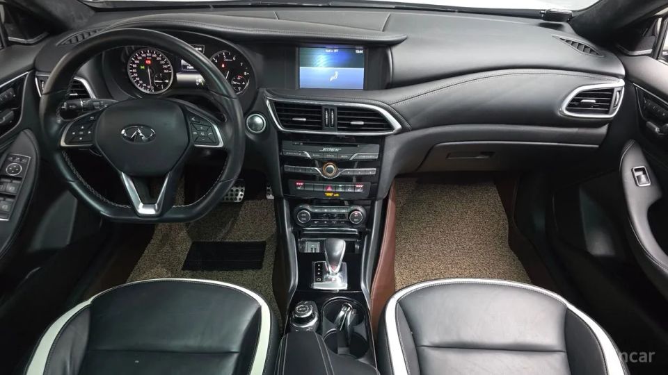 Infiniti Q30