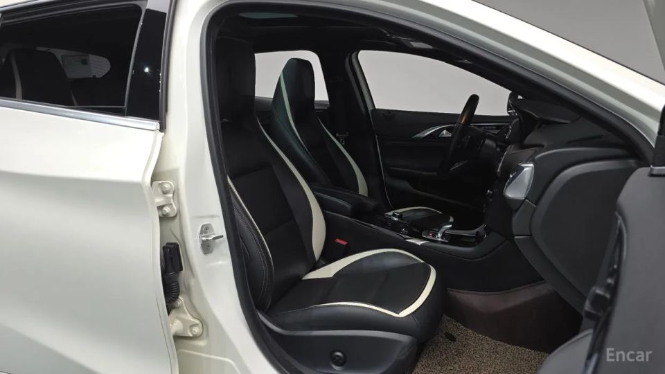 Infiniti Q30